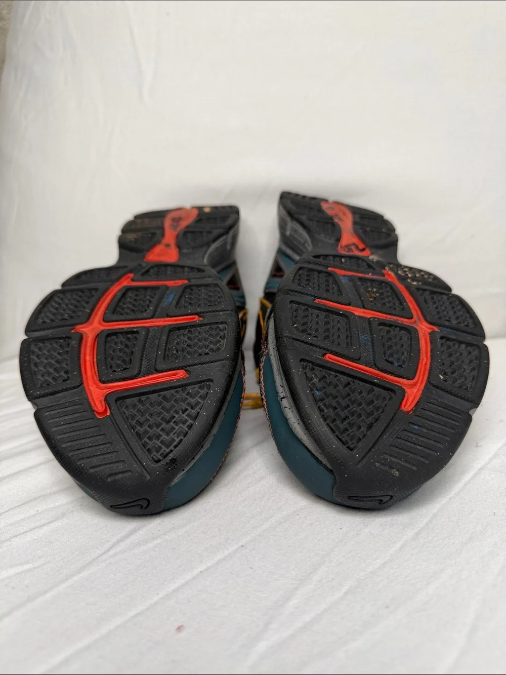 Nike Black and Yellow Women's Dual Fusion TR2 Athletic Shoes with Teal Accents